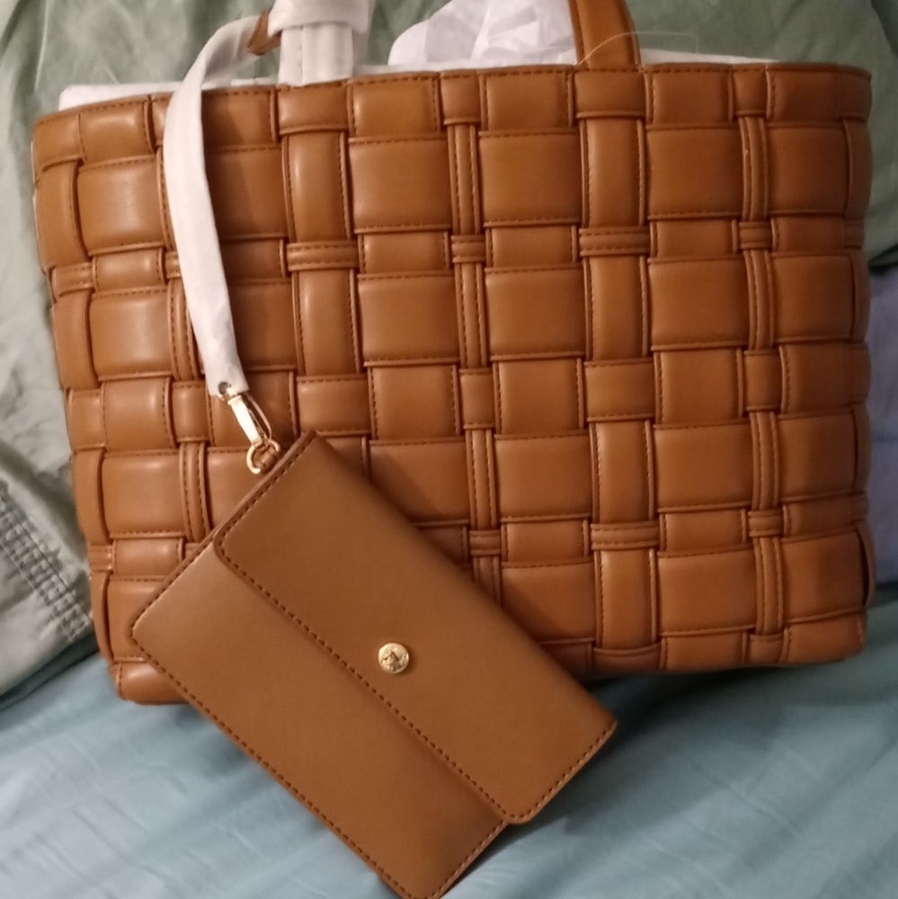 Michael Kors Tote with detachable wallet